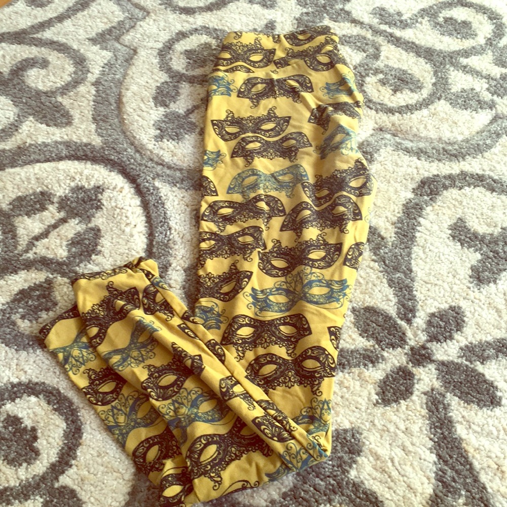 EUC LuLaRoe Mardi Gras mask leggings